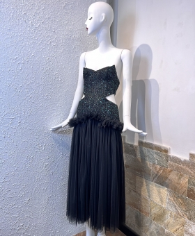 Đầm kim sa khoét eo,tùng lưới