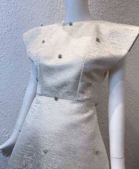 Đầm gấm đính kết